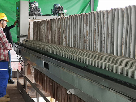 pp材質(zhì)無紡布濾布壓濾機應(yīng)用